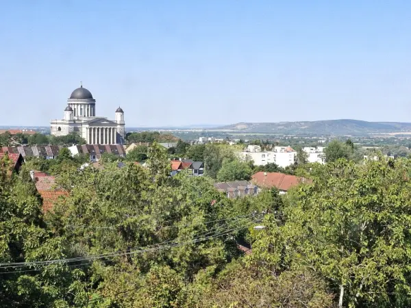 Eladó családi ház, Esztergom 7 szoba 244 m² 145 M Ft