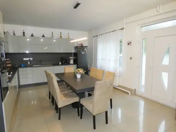 Eladó családi ház, Gödöllő 14 szoba 516 m² 250 M Ft