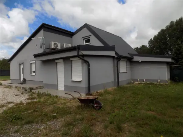 Eladó családi ház, Győrszentiván 4 szoba 140 m² 54.9 M Ft