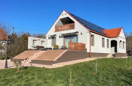 Eladó családi ház, Gyulakeszi 4 szoba 126 m² 150 M Ft