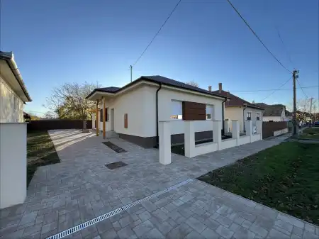 eladó családi ház, Hajdúszoboszló