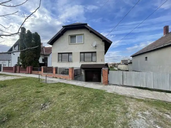 Eladó családi ház, Halászi 5 szoba 200 m² 56.99 M Ft