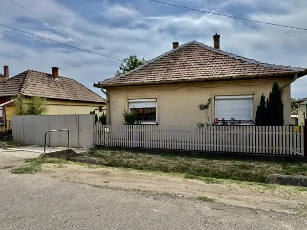 Eladó családi ház, Heves 3+2 szoba 23 M Ft