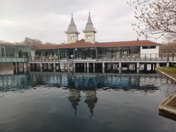 Eladó családi ház, Hévíz 9 szoba 280 m² 97 M Ft