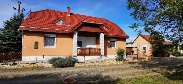 Eladó családi ház, Jászapáti 3 szoba 90 m² 39.7 M Ft