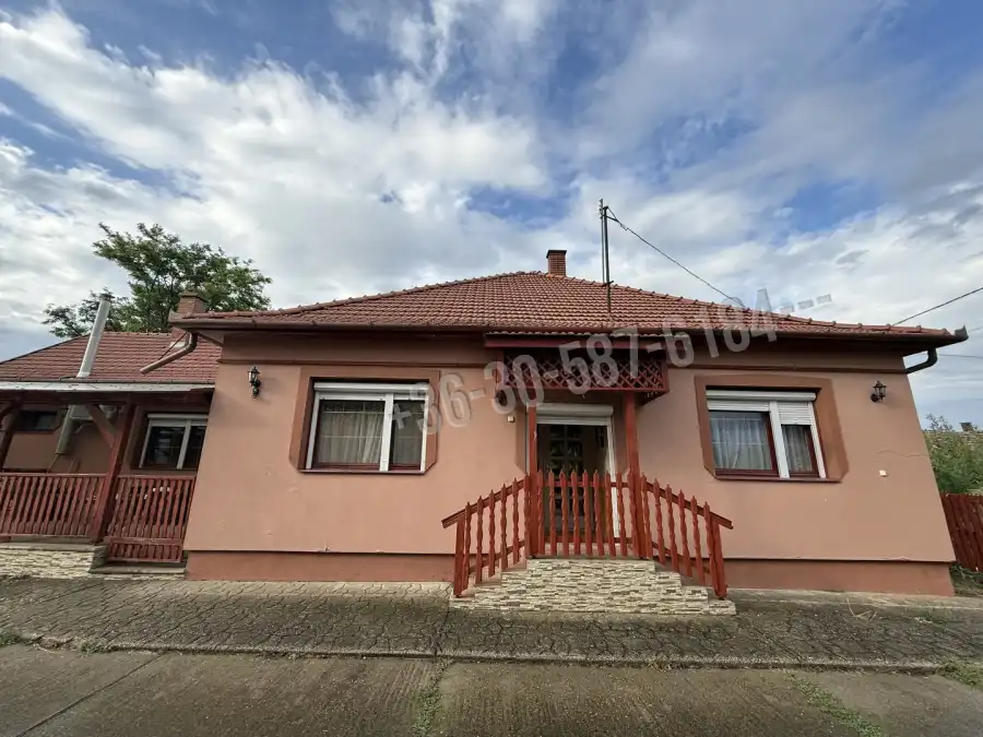 eladó családi ház, Kaba