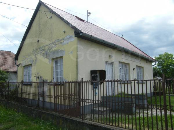 eladó családi ház, Karcsa