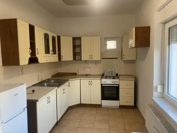 Eladó családi ház, Komárom 5 szoba 180 m² 77.5 M Ft
