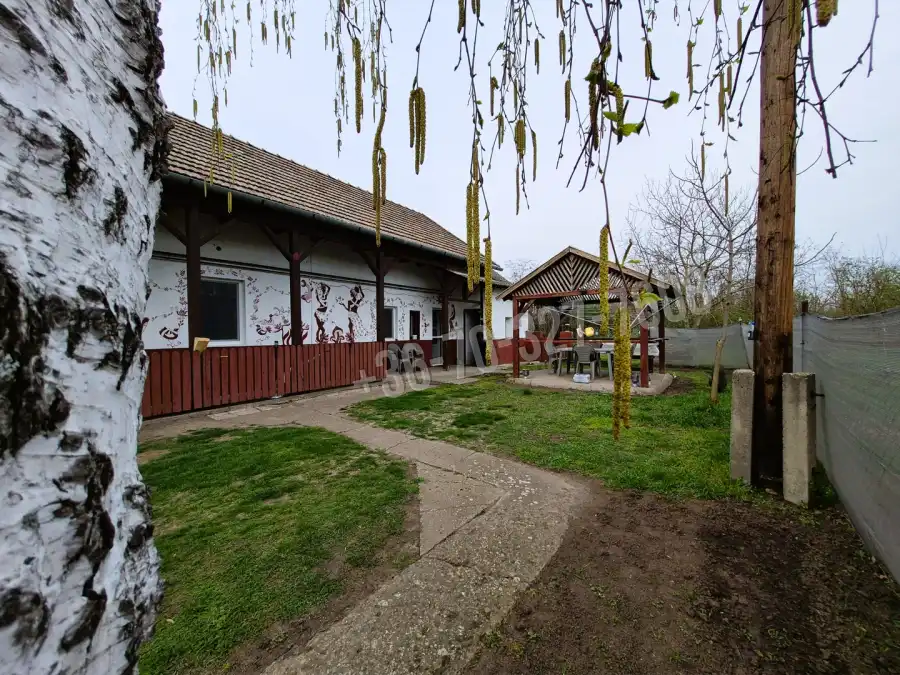 eladó családi ház, Kömlő