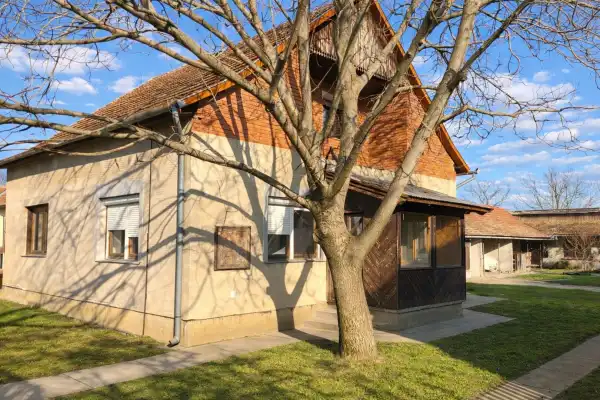 Eladó családi ház, Kondoros 4 szoba 150 m² 25 M Ft