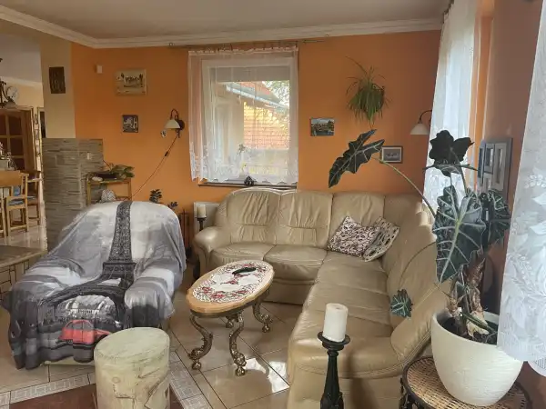 Eladó családi ház, Kosd 5 szoba 157 m² 110 M Ft