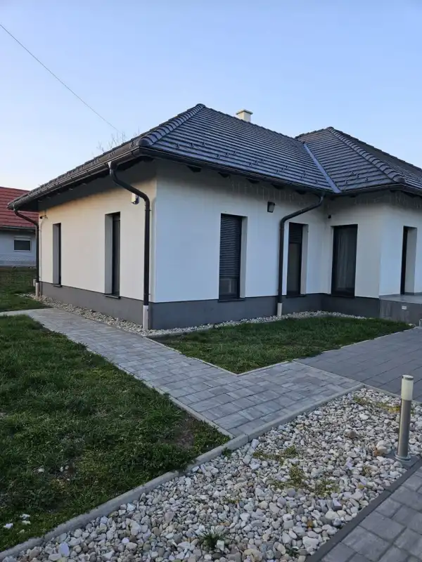 Eladó családi ház, Kőszárhegy 6 szoba 166 m² 134.99 M Ft