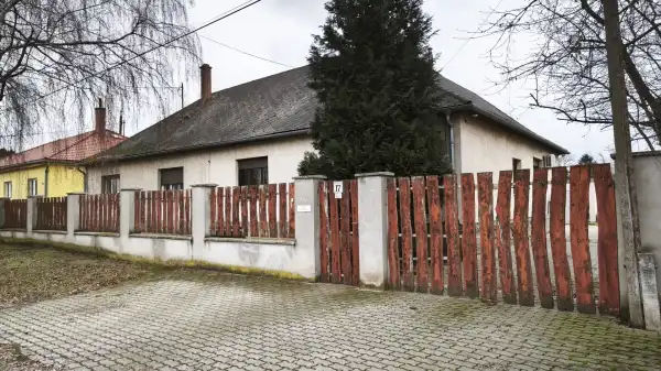 Eladó családi ház, Lőrinci 6 szoba 174 m² 54.9 M Ft