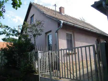 Eladó családi ház, Majosháza 3 szoba 75 m² 27 M Ft