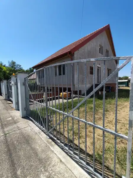 eladó családi ház, Máriakálnok