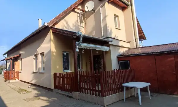 Eladó családi ház, Martonvásár 4+5 szoba 211 m² 124.9 M Ft