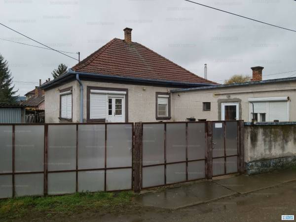 eladó családi ház, Mátraderecske
