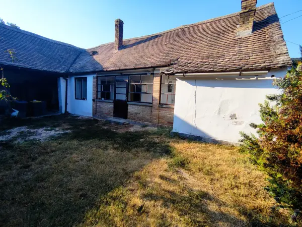 Eladó családi ház, Mohács 2 szoba 60 m² 15 M Ft