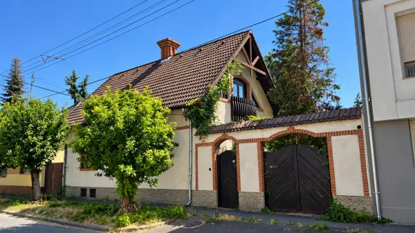Eladó családi ház, Mohács 7 szoba 197 m² 110 M Ft