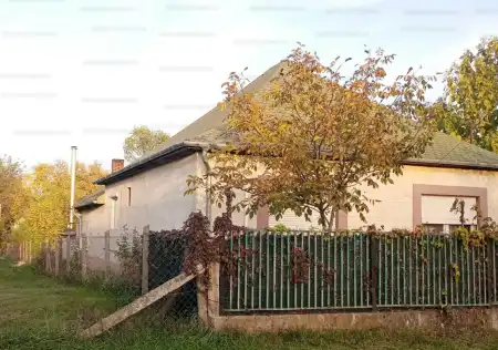 eladó családi ház, Nagykarácsony