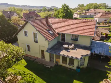 Eladó családi ház, Nagyoroszi 8 szoba 180 m² 41.5 M Ft