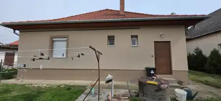 Eladó családi ház, Nagyvenyim 2+1 szoba 84 m² 56.9 M Ft