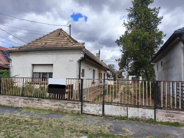 Eladó családi ház, Naszály 3 szoba 78 m² 32 M Ft