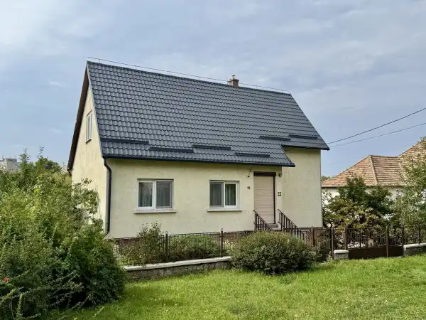 Eladó családi ház, Oroszlány 6+1 szoba 150 m² 67.9 M Ft