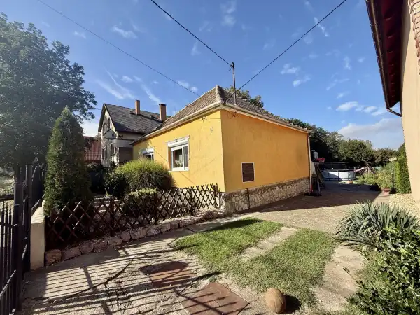 Eladó családi ház, Oroszlány 4 szoba 113 m² 68.7 M Ft