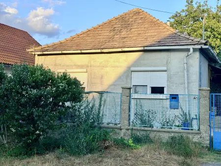 eladó családi ház, Oroszlány