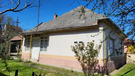 eladó családi ház, Paks