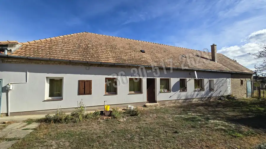 eladó családi ház, Paks