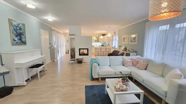 Eladó családi ház, Paks 5 szoba 270 m² 175 M Ft