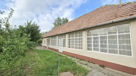 eladó családi ház, Paks