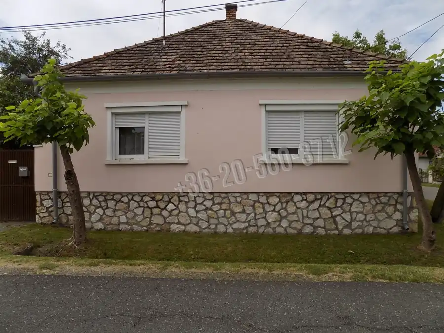 eladó családi ház, Pápa
