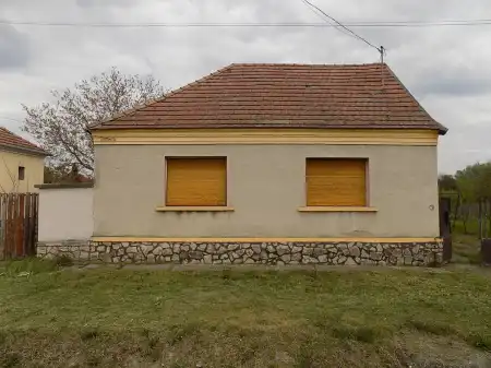 Eladó családi ház, Pápa 2 szoba 70 m² 21.9 M Ft