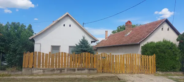 Eladó családi ház, Pázmánd 2 szoba 72 m² 69.5 M Ft