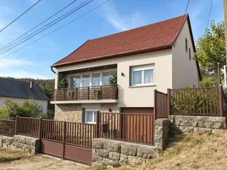 Eladó családi ház, Pécs-Vasas 5 szoba 170 m² 49.9 M Ft