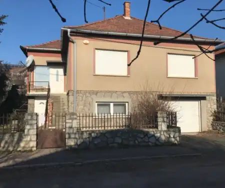 eladó családi ház, Pécs