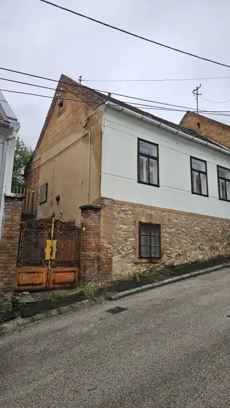 eladó családi ház, Pécs