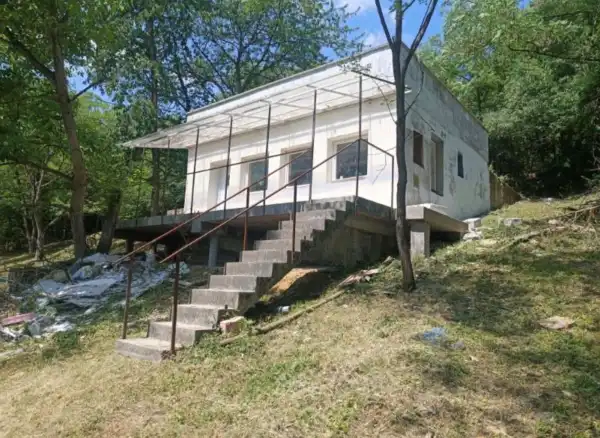 Eladó családi ház, Pilismarót 1 szoba 30 m² 33 M Ft