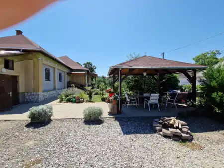 eladó családi ház, Poroszló