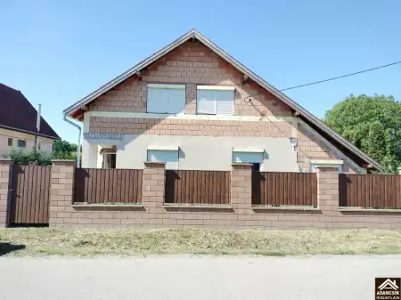 eladó családi ház, Pusztavacs