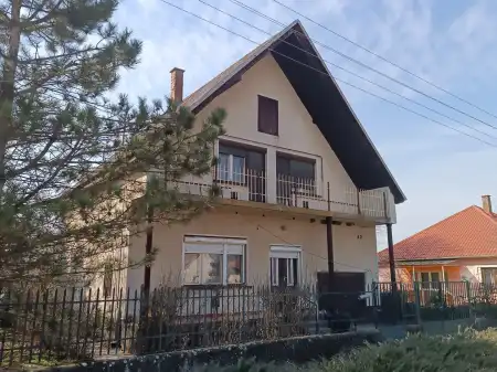 eladó családi ház, Pusztavacs