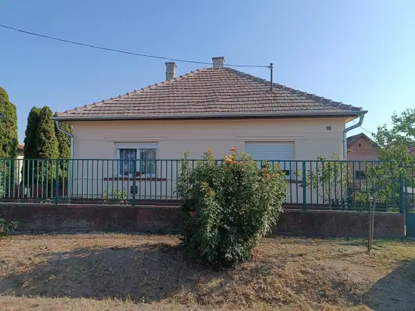 Eladó családi ház, Pusztavacs 2 szoba 63 m² 31.5 M Ft