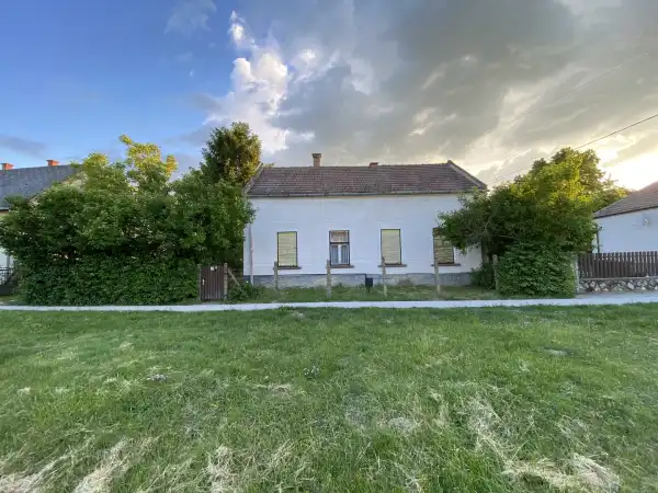 Eladó családi ház, Rábacsécsény 2 szoba 80 m² 28.8 M Ft