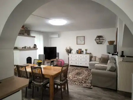 eladó családi ház, Rád