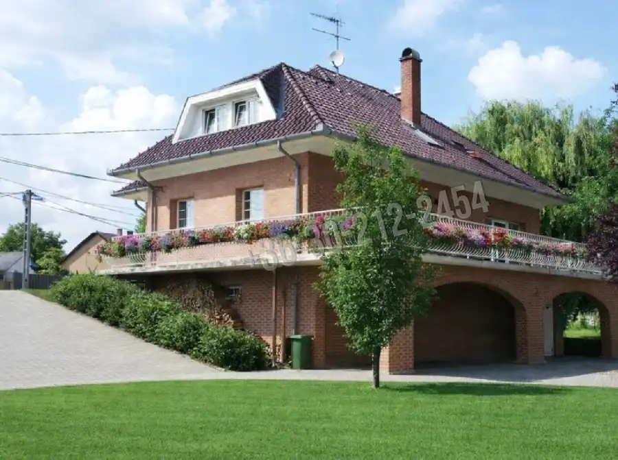 eladó családi ház, Rád