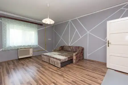 eladó családi ház, Romhány