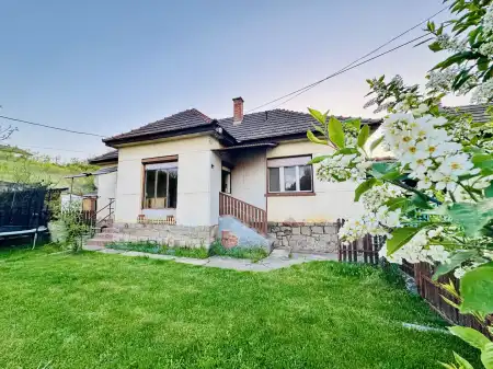 eladó családi ház, Romhány